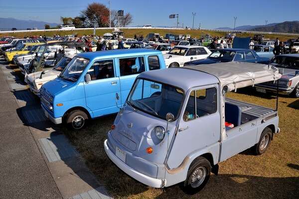 広げよう旧車の輪！…第16回クラシックカーミーティング in 山梨富士川