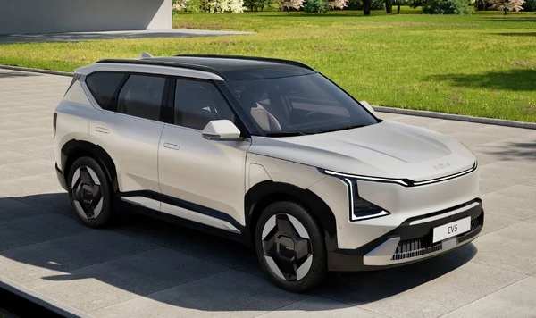 キアが新型グローバル電動SUV『EV5』発表、航続530km