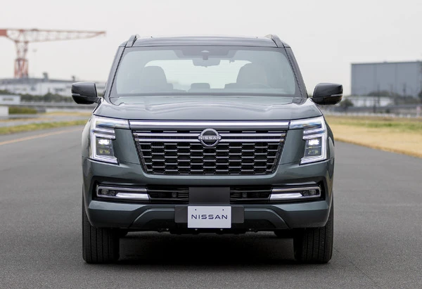 日産『パトロール』のフロントとサイドガラスに、積水化学の遮音中間膜「S-LEC」採用