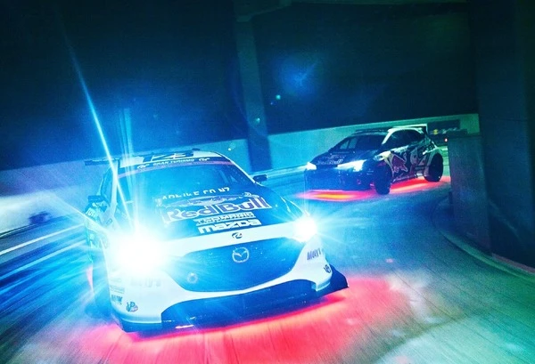あのワイスピの“階段ドリフト”をリアルで再現「Red Bull Tokyo Drift 2025」、ネオン×爆音×ドリフトの世界観