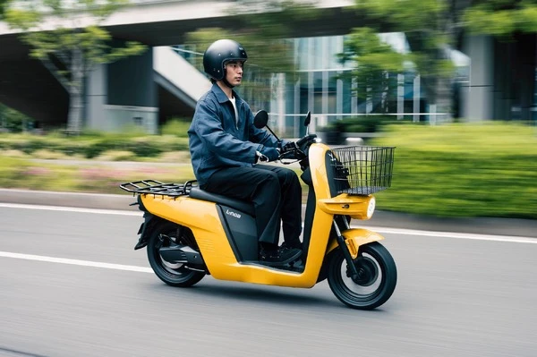 配達業務向け電動バイク「L-noa」、航続155km・家庭用100Vで充電可能…67万円で発売
