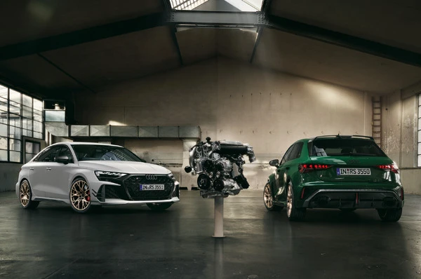 アウディRS 3に「competition limited」、5気筒エンジン誕生50周年記念車は100台限定…1399万円から