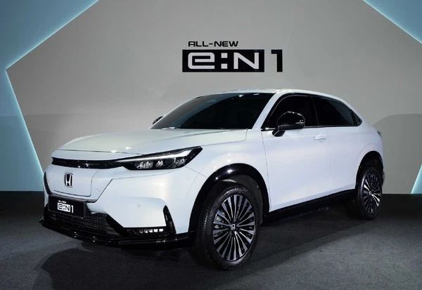 ホンダマレーシア初のEV『e:N1』発売、新「H」バッジ採用で航続500km