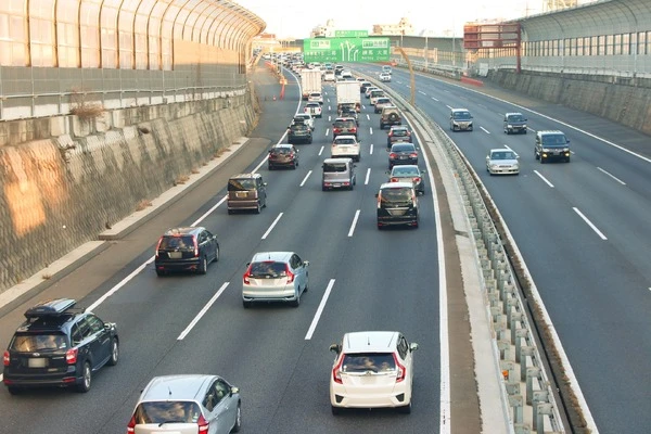 パイオニア、車のお出かけに関する調査実施…ドライバーは渋滞と駐車場探しに困惑