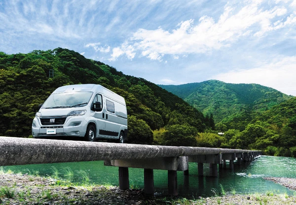 大人4名でも快適車中泊、新キャンピングカー『VANLIFE』、4月25日からレンタル可能に