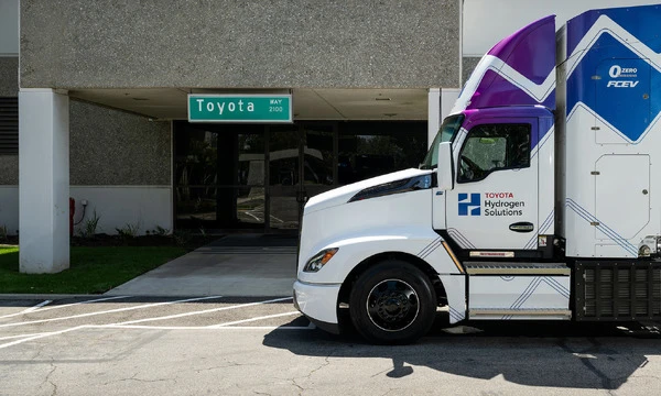 トヨタ、燃料電池大型トラックを北米部品センターに導入へ