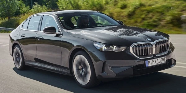 BMWグループ世界販売0.5％減の120万台、電動車は18.5%増　2025年上半期