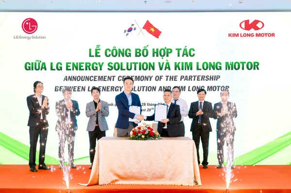 ベトナムEVバス「キムロン」、LGと戦略提携…2026年からバッテリー自社生産へ
