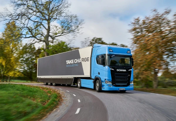 スカニア、キャブ下バッテリーモジュールとメガワット充電システムの受注開始…航続800km超も可能に