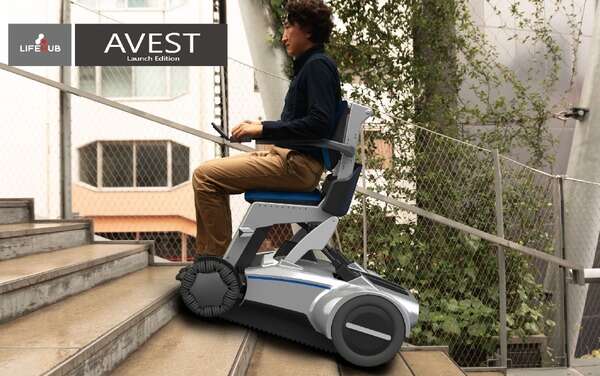 階段もOK！ LIFEHUBの次世代電動車いす『AVEST』…クローラー採用