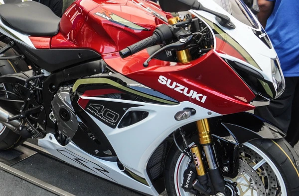 待望の新型スズキ『GSX-R1000R』が予告なしの初公開！「3色3様」往年のレーシングカラーで日本市場復活へ