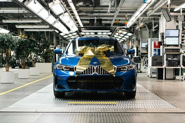 BMWグループ、電動車販売300万台達成…PHEVが好調