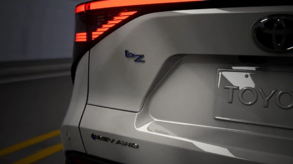 トヨタ「bZ4X」が『bZ』に車名変更、米国モデル改良で出力と航続がアップ