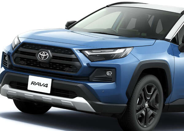 トヨタ『RAV4』が一部改良、FF廃止で全車4WDに