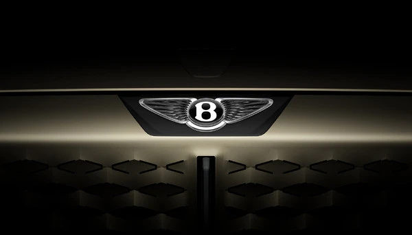 ベントレーの新「ウィングドB」エンブレムを初装着、7月8日コンセプトカー発表へ