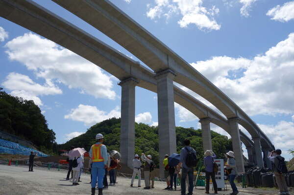 開通前の高速道路本線を歩こう！「新名神高速道路」工事現場見学　3月5日