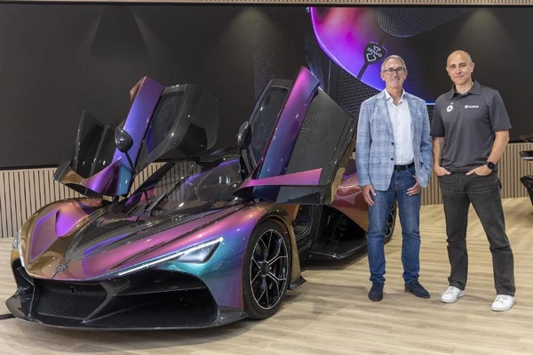 ハイブリッドV12エンジンのゼンヴォ『オーロラ』、第一号車がグッドウッド2025でデビューへ