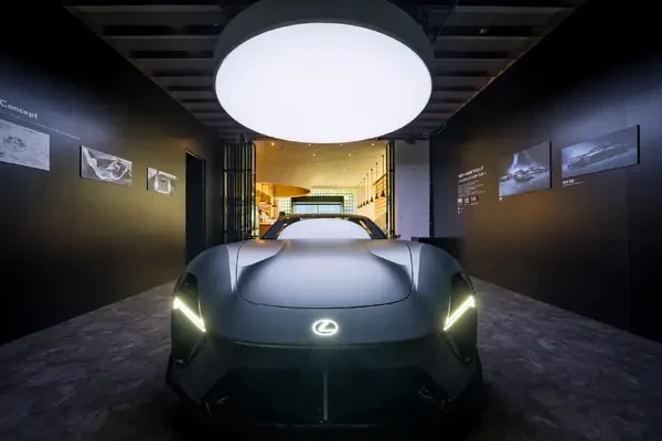 レクサスの次世代スポーツ『LFA Concept』、「INTERSECT BY LEXUS TOKYO」で展示開始