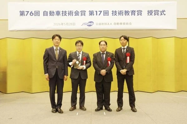 日野自動車、自動車技術会賞「技術開発賞」受賞…超低床小型EVトラックの電動パワートレーン技術が評価