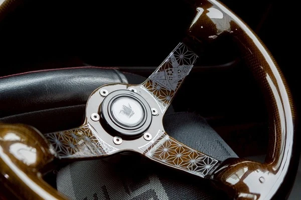 日本のカスタム文化と伝統工芸を融合、新ブランド「ORIGAMI JDM」が第一弾ステアリングホイール発売