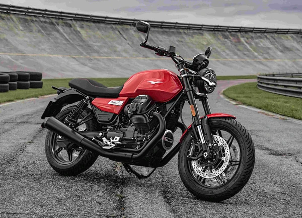 モト・グッツィ『V7』『V85TT』2026年モデルに新色追加、5月29日受注開始