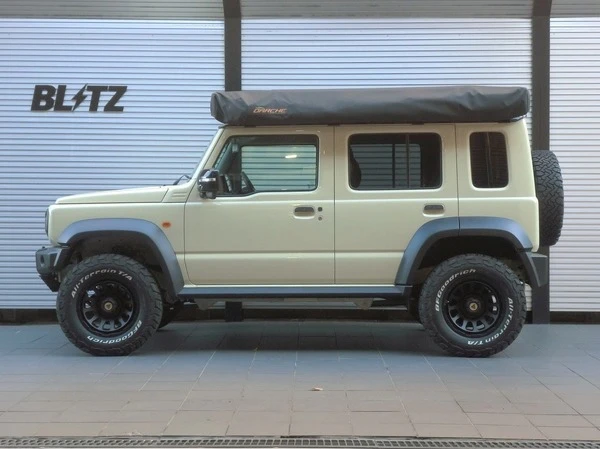 『ジムニーノマド』をスタイリッシュにリフトアップ、ブリッツの車高調キット「DAMPER ZZ-R」が適合