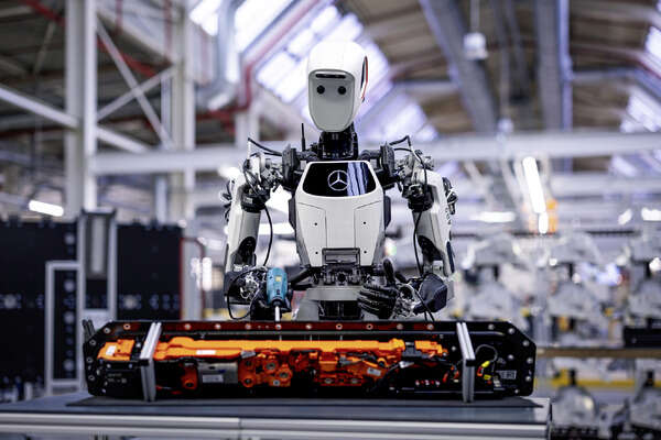 メルセデスベンツ、人型ロボットとAI導入で生産革新を加速…独ベルリン工場