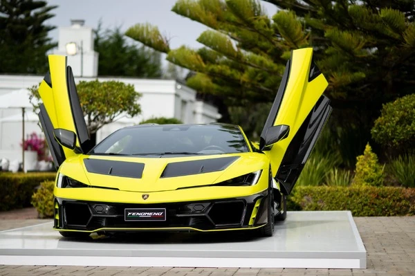 ランボルギーニ史上最強の1080馬力、電動スーパーカー『フェノメノ』発表…世界29台限定
