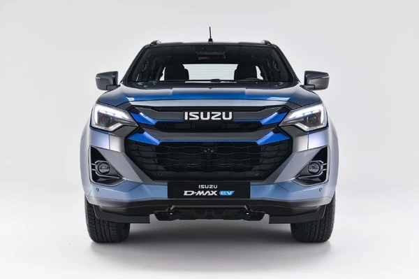 いすゞ初の電動ピックアップトラック『D-MAX EV』を世界初公開