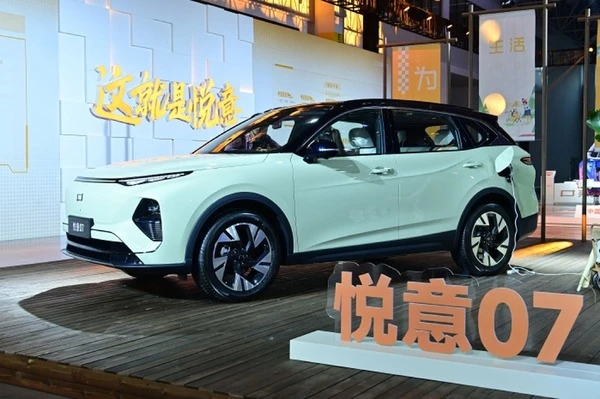 第一汽車の「奔騰」、新型PHEV『悦意07』を中国発売…EV航続最大210km