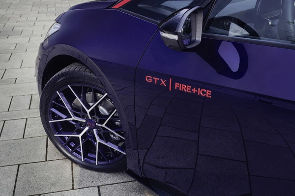 VWの高性能小型EV『ID.3 GTX』、2代目ゴルフに着想の「FIRE+ICE」限定発売へ