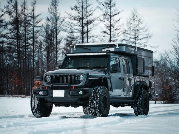 グラディエーターに乗れる、北海道の斬新レンタカー「サムライクルーザー」、FIELDSTYLE JAPAN 2025に登場