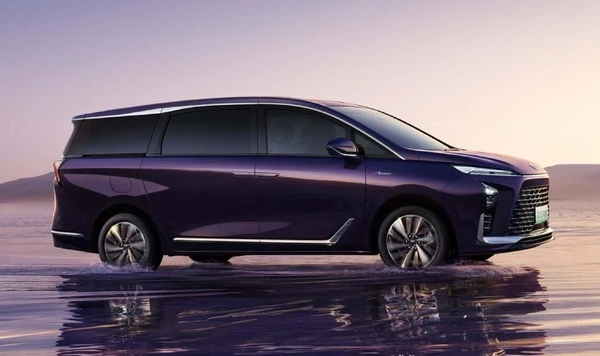 中国ベストセラーミニバンが新型に、PHEVの純電動航続は202kmを実現