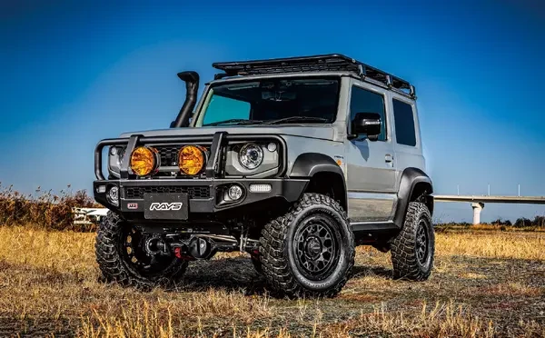 【2025年最新版】ジムニーに似合うホイール7選！RAYS『TEAM DAYTONA』でワイルド感マシマシに