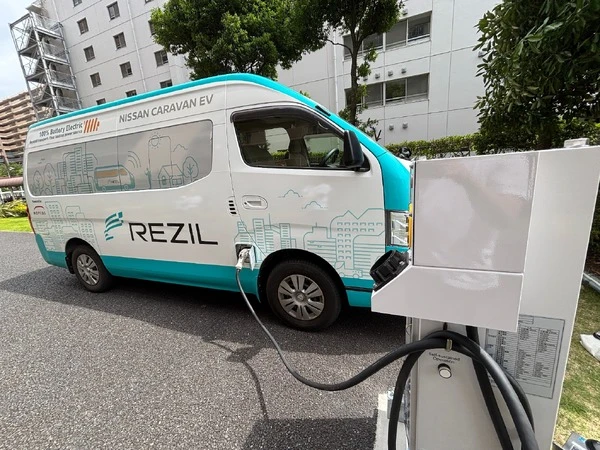 EVを「走る蓄電池」として活用、マンション停電検知後にEVからの自動給電に成功