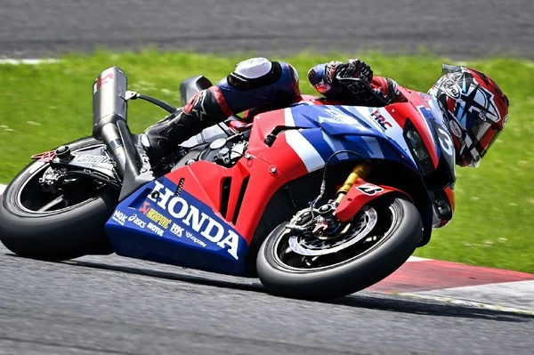 MOTULエンジンオイル使用チーム、「鈴鹿8耐」で1-2-3フィニッシュ達成
