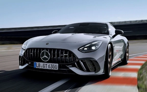 メルセデスAMG GT 63クーペを612馬力に強化、サーキットにも対応の「PRO」…3095万円の受注生産車に