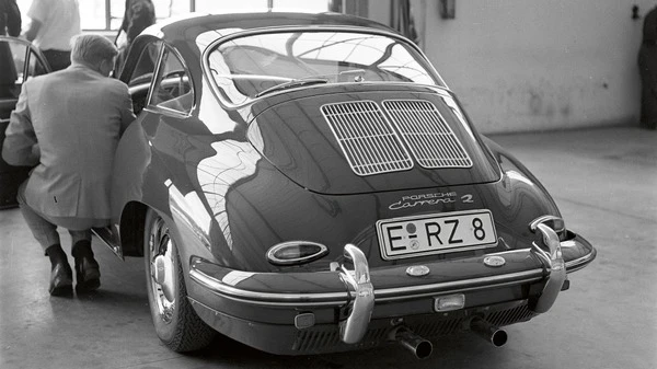 始まりはリアワイパー？ ポルシェ「唯一無二のスポーツカー」誕生の歴史