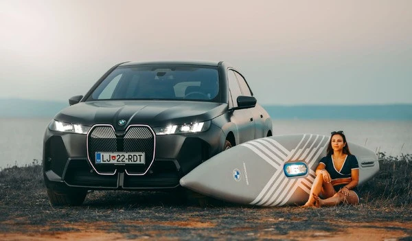 BMW初の水上スポーツ向け電動ボード誕生、時速7.5kmで推進可能…デザインは「ノイエクラッセ」に着想