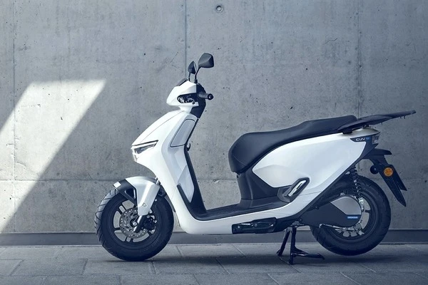 ホンダ電動二輪車で火災3件、使用停止を…バッテリー不具合で1万9279台をリコール