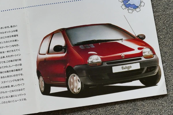 ホンダのあのクルマにそっくり？ ヒット作となった初代ルノー『トゥインゴ』【懐かしのカーカタログ】