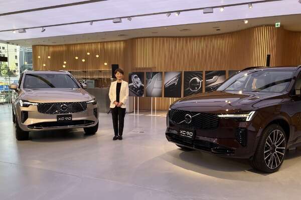 ボルボ『XC90』改良新型、新しい顔で登場…フラッグシップ7シーターSUV、価格は1019万円から