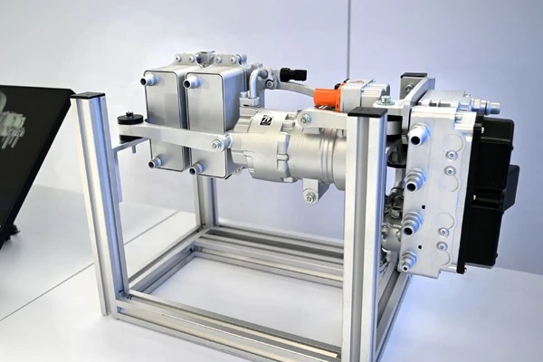 EVの航続改善へ、ZFがプロパン冷媒採用の熱管理システム実用化