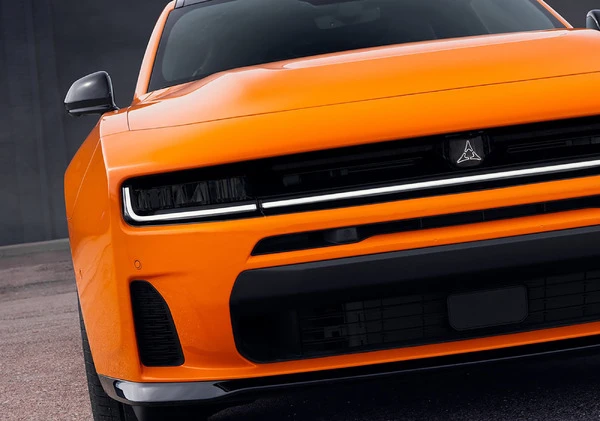 マッスルカーにはやっぱりエンジン！新型『チャージャー』登場に「センス抜群！」「これなら日本でも」など反響