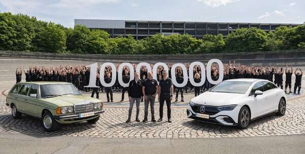 メルセデスベンツの主力工場、生産1000万台達成…EV『EQE』がラインオフ