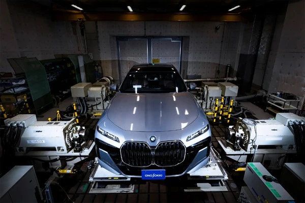 BMW i7の「NVH/ロードノイズ伝達経路解析」をレポート、小野測器が発売