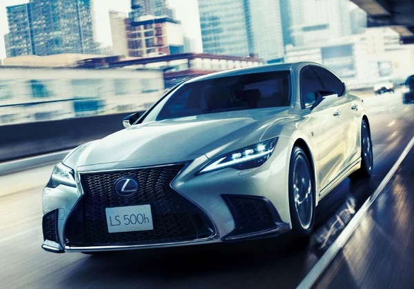 レクサス『LS』一部改良、新色追加とシートヒーター標準化…1111万円から