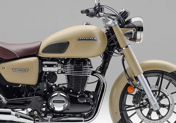 新色ベージュに刺さりまくるファン続出！ ホンダの新型レトロバイク『GB350 C』が話題沸騰中