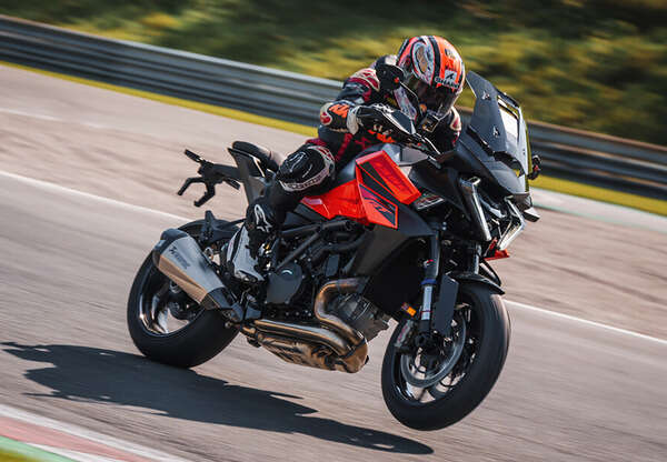 KTM、新型『1390 SUPER DUKE GT』発表…スポーツツアラーが全面進化