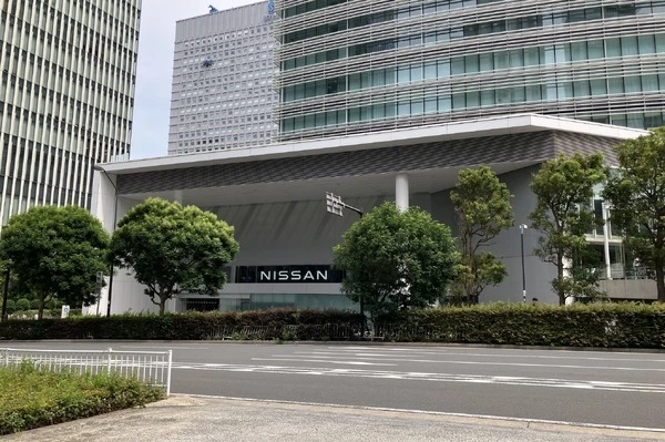 日産自動車の株価が小幅続落、ルノー株一部売却報道好感も買いが続かず